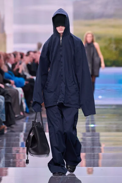 Look 25